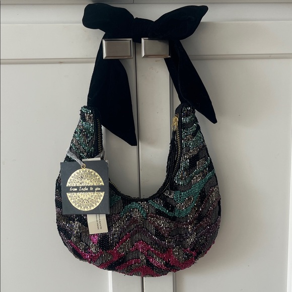 ‼️DELETING TODAY‼️ Beaded bag with velvet bow - NWT - Picture 1 of 4